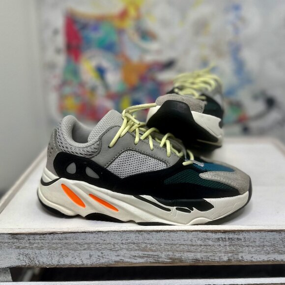YEEZY BOOST 700 - Picture 3 of 8
